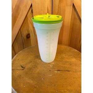 Tupperware Quick Shake Container Classic 2c 16oz Blender Disc  new (0987)